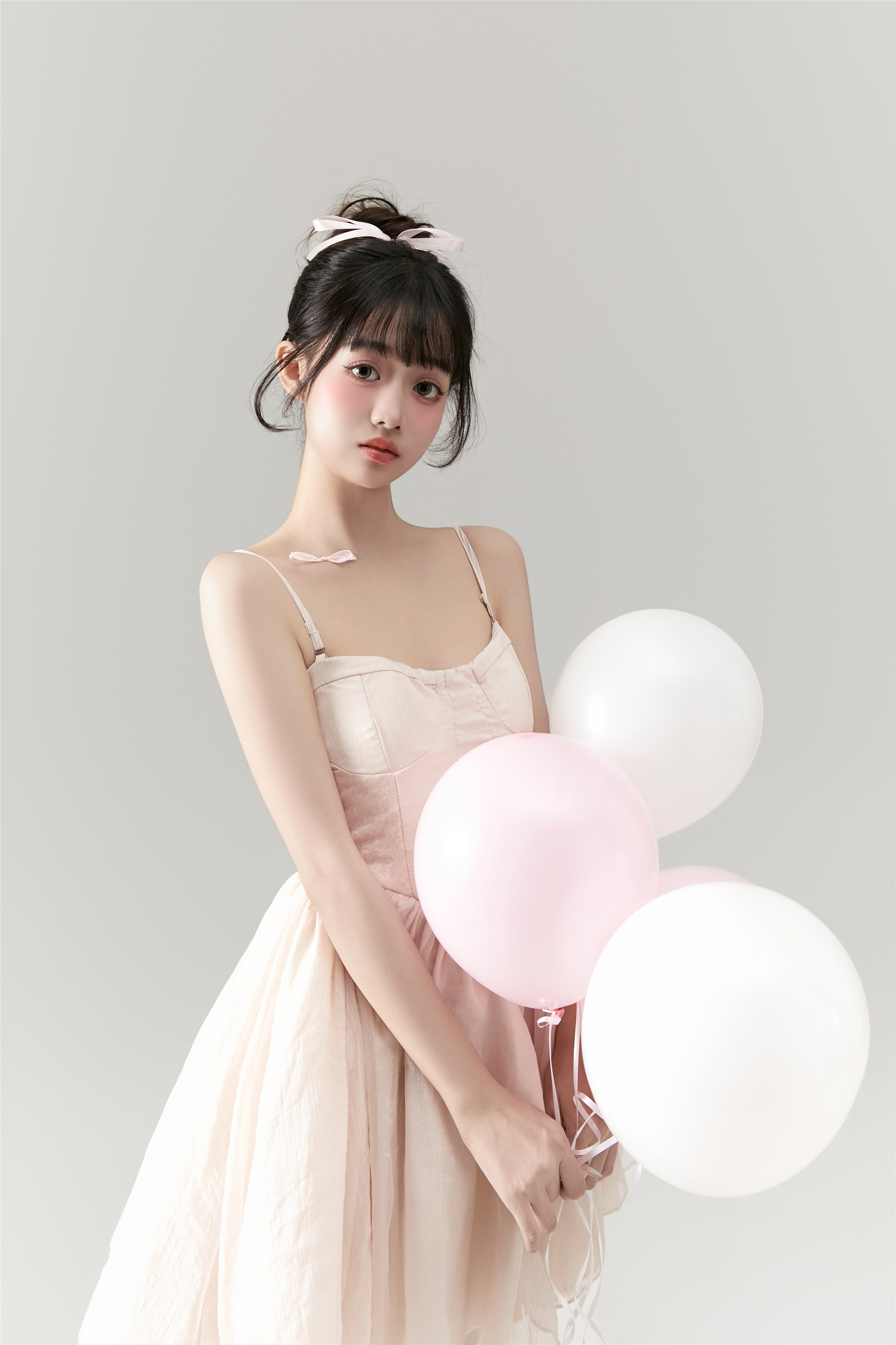 YITUYU艺图语 2025.01.01 芭蕾少女生日写真 菠萝包